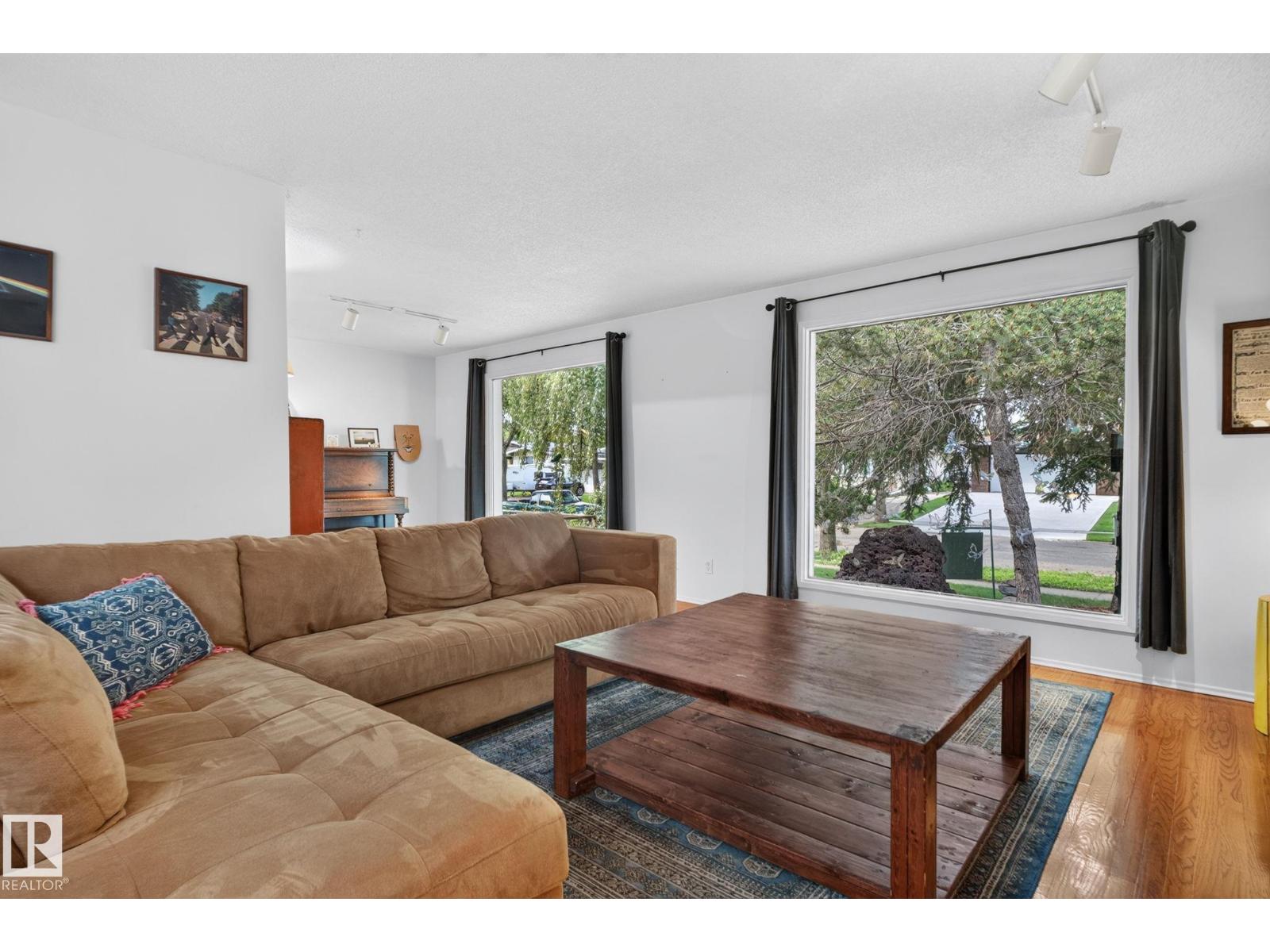 12 LATIMER PL - 18