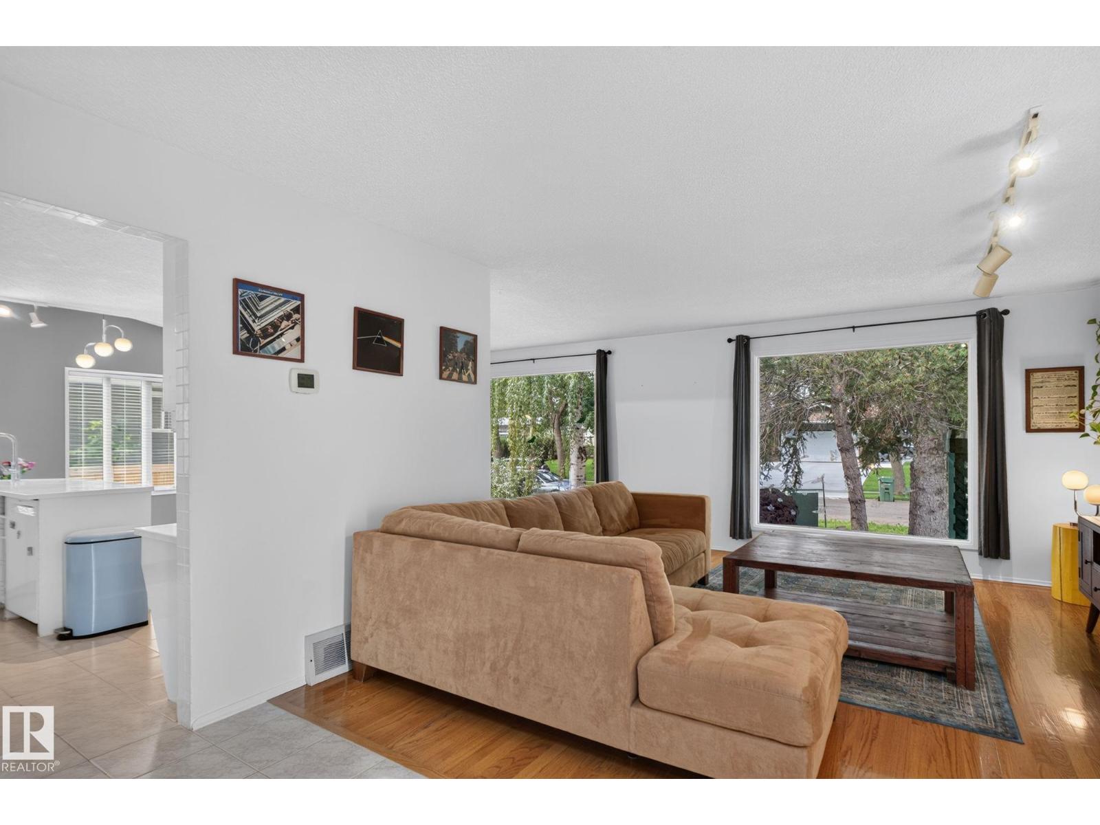 12 LATIMER PL - Image 19