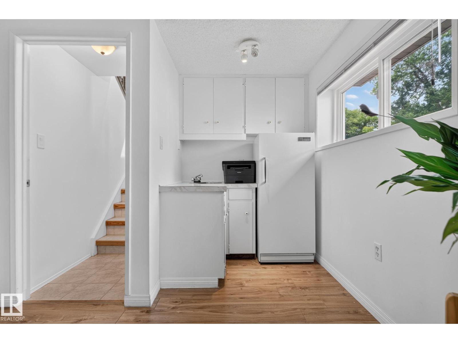 12 LATIMER PL - Image 33