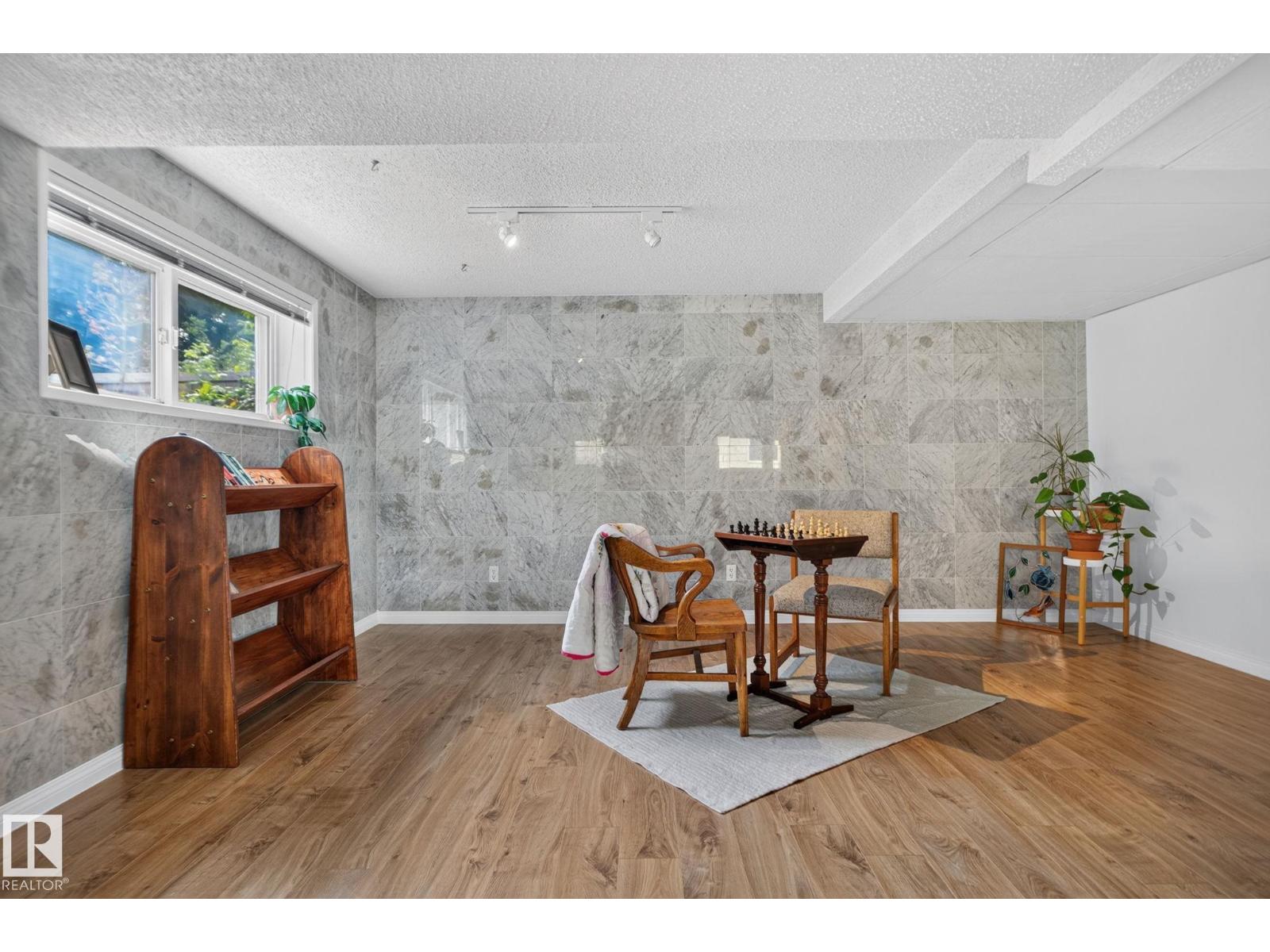 12 LATIMER PL - Image 34