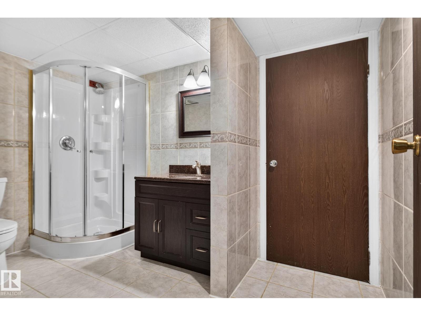 12 LATIMER PL - 35