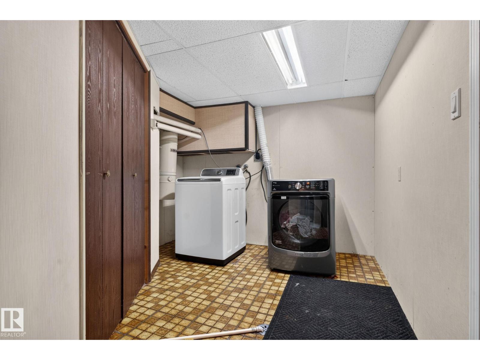 12 LATIMER PL - 39