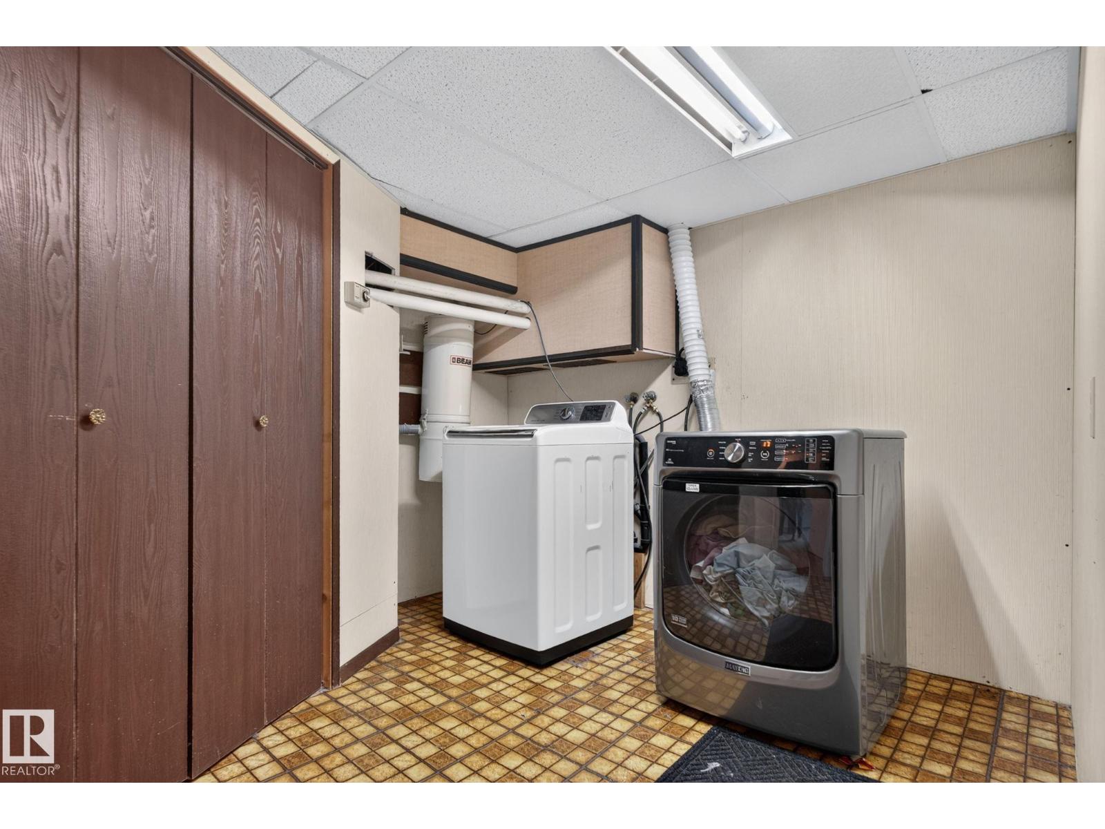 12 LATIMER PL - Image 40