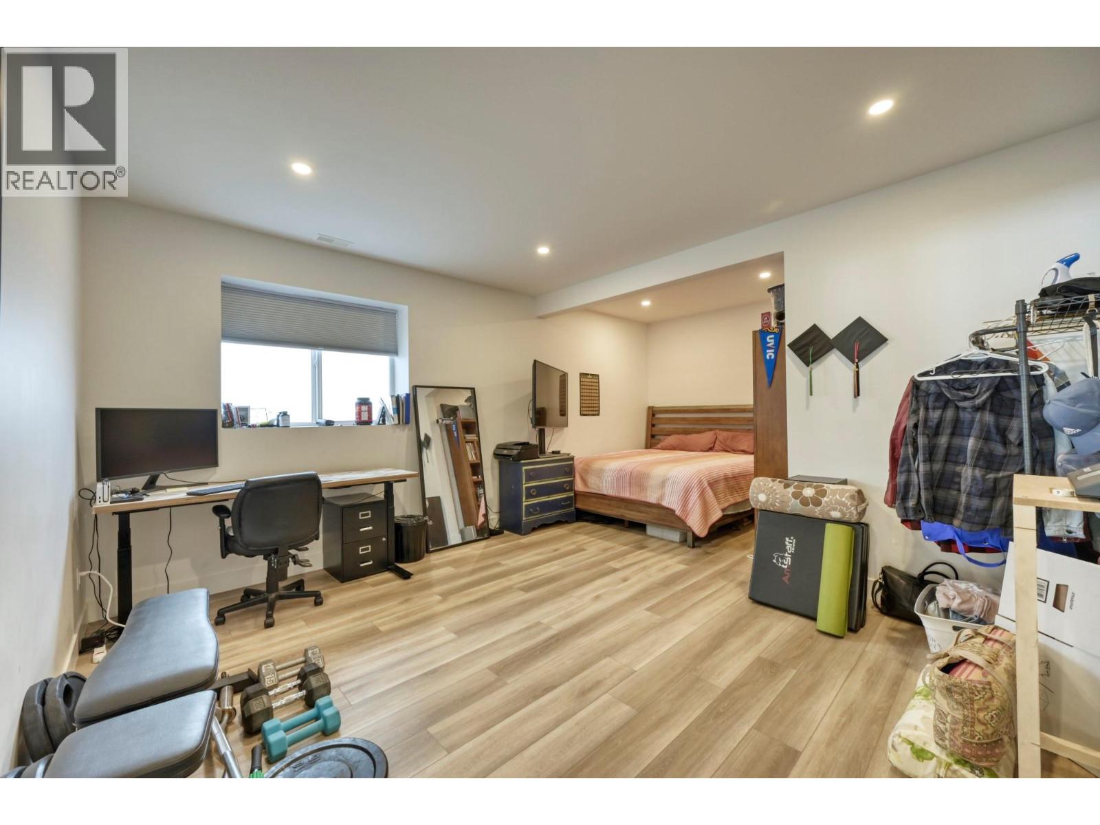 14 Lambert Court - 16