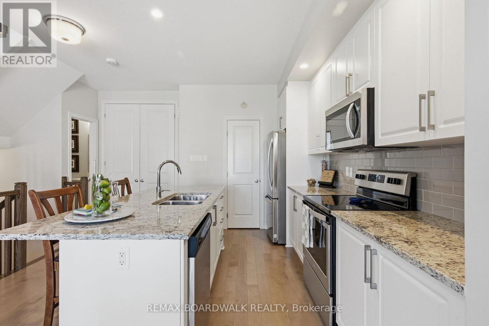 543 LABRADOR CRESCENT - Image 17