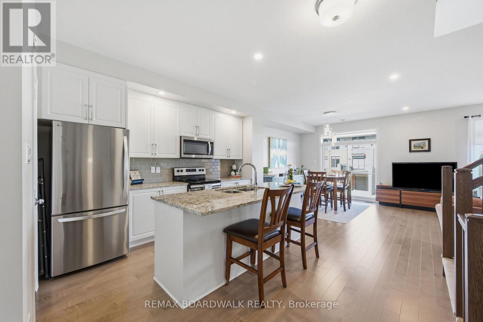 543 LABRADOR CRESCENT - Image 14