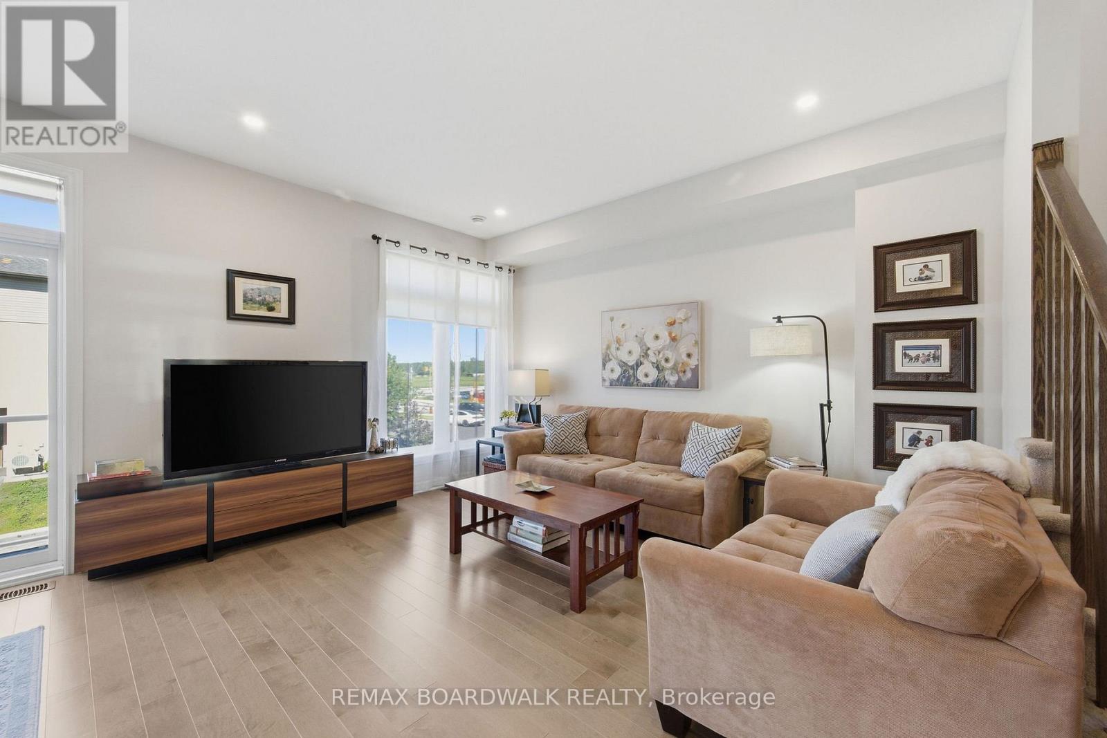543 LABRADOR CRESCENT - Image 26