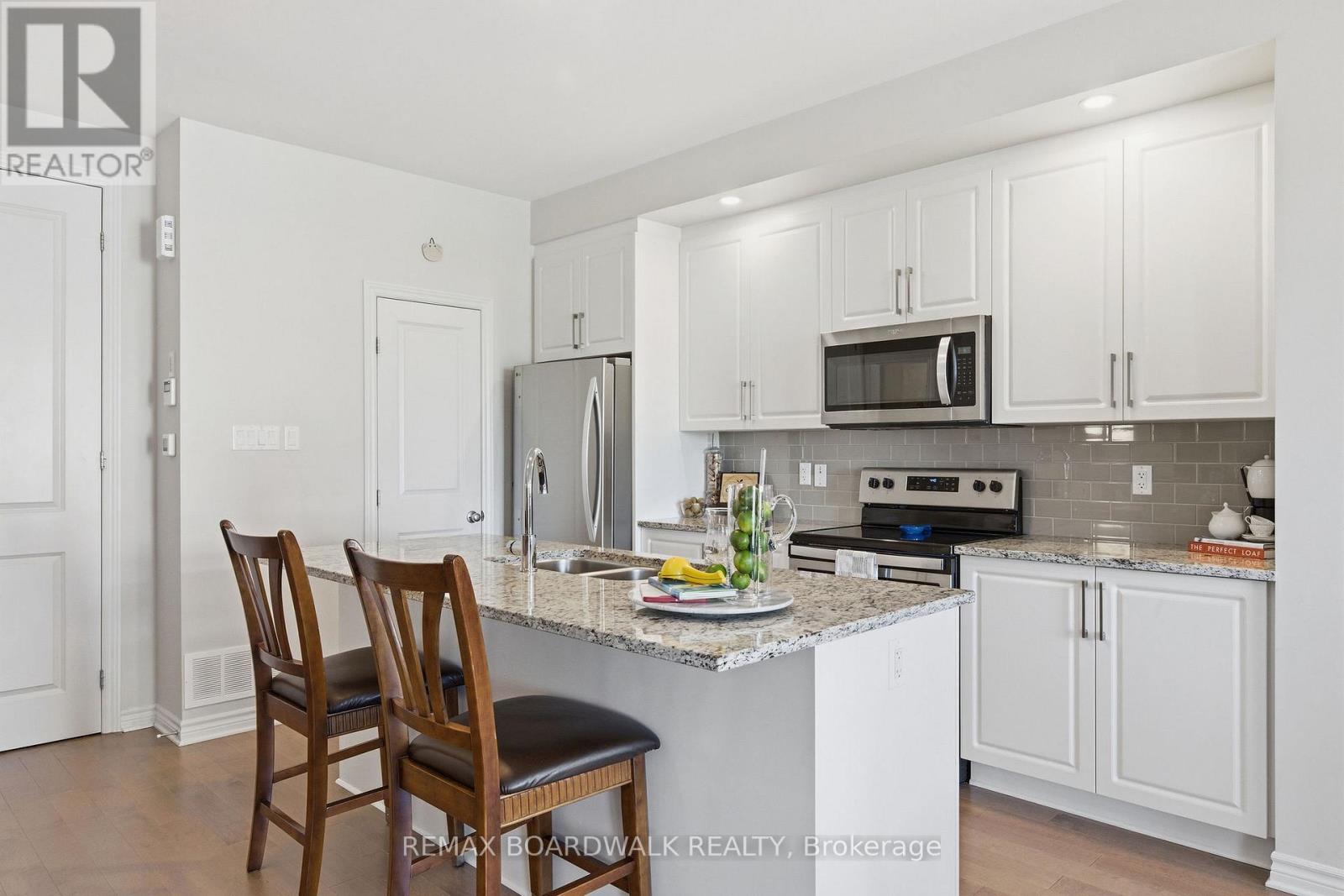 543 LABRADOR CRESCENT - Image 12
