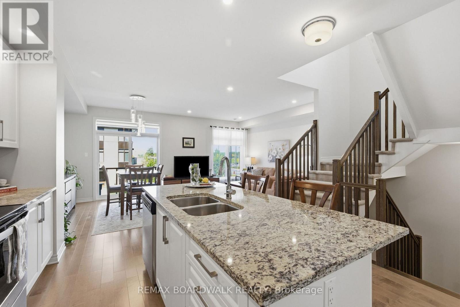 543 LABRADOR CRESCENT - Image 15