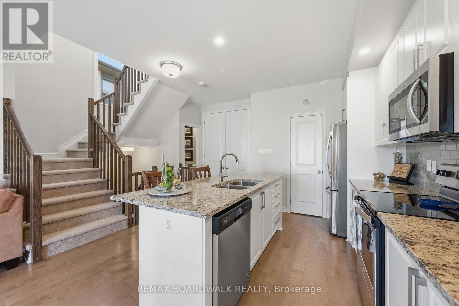 543 LABRADOR CRESCENT - Image 16
