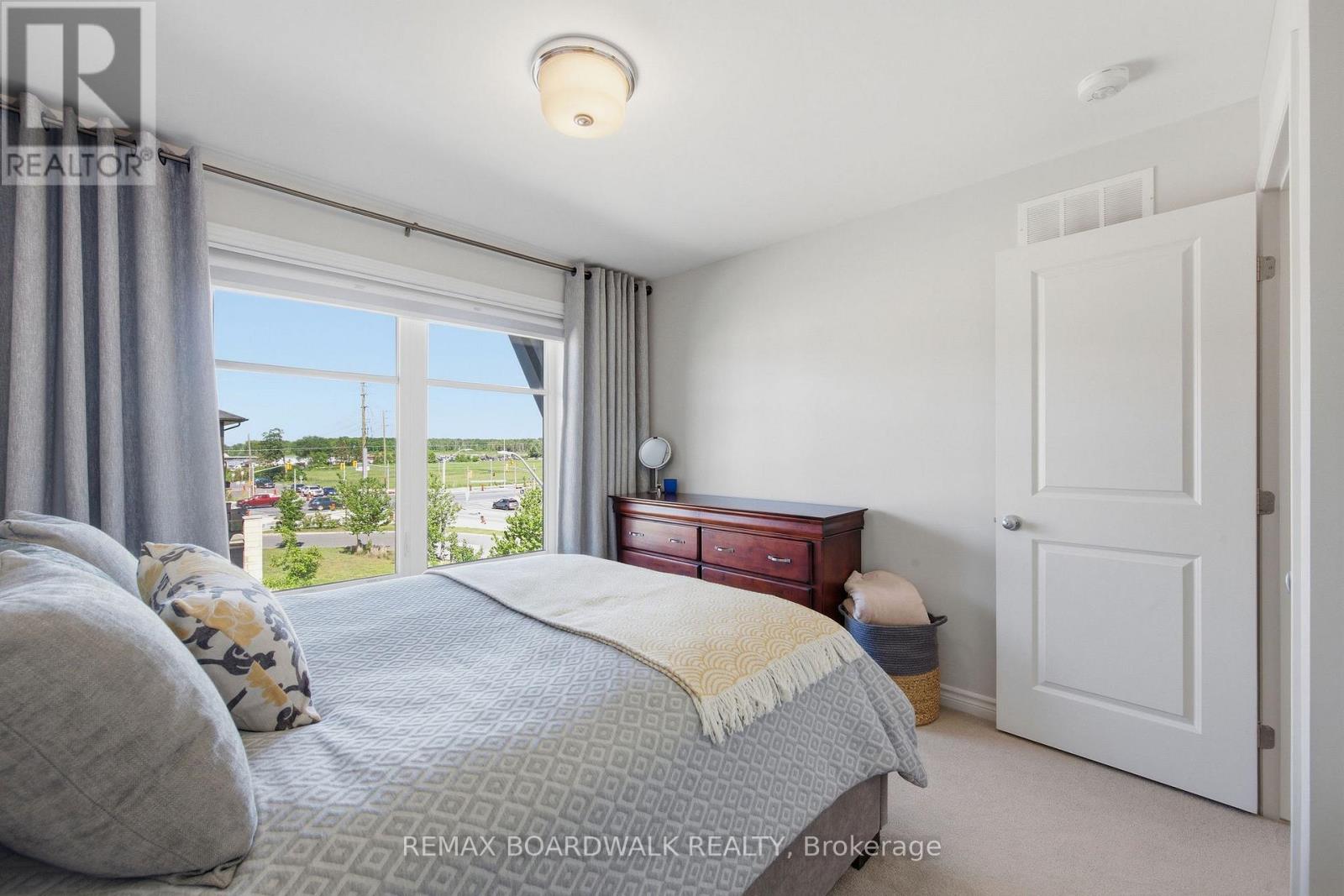 543 LABRADOR CRESCENT - Image 35