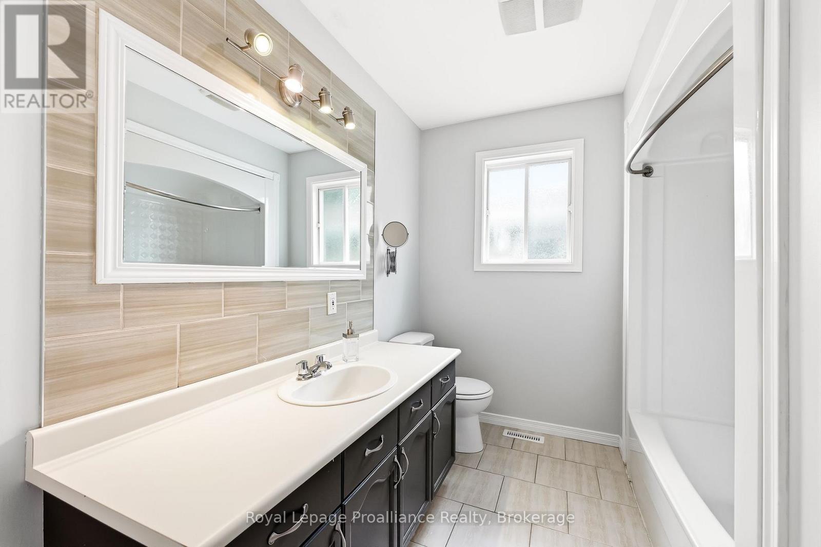158 ONTARIO STREET - Image 26