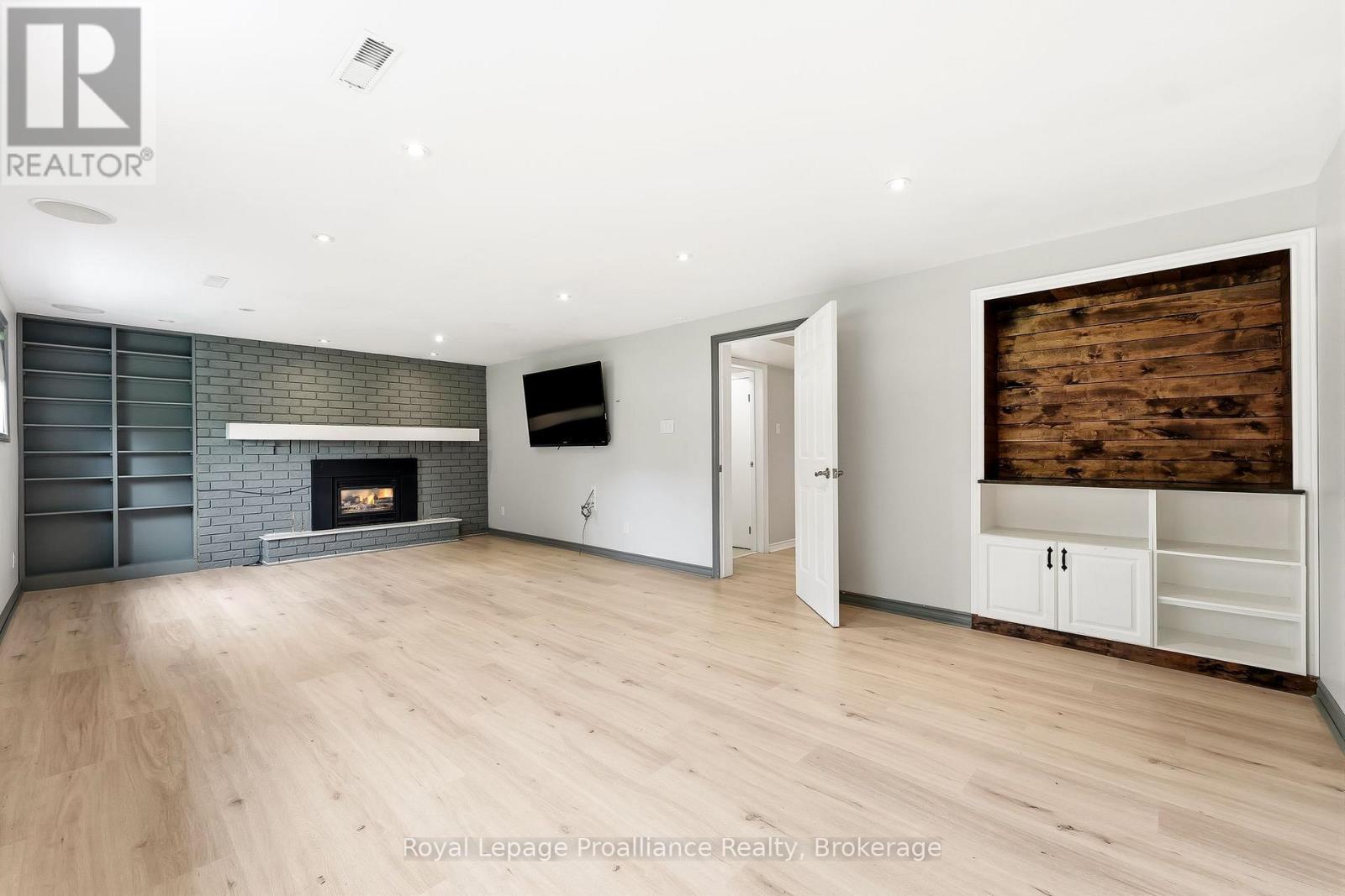 158 ONTARIO STREET - Image 33
