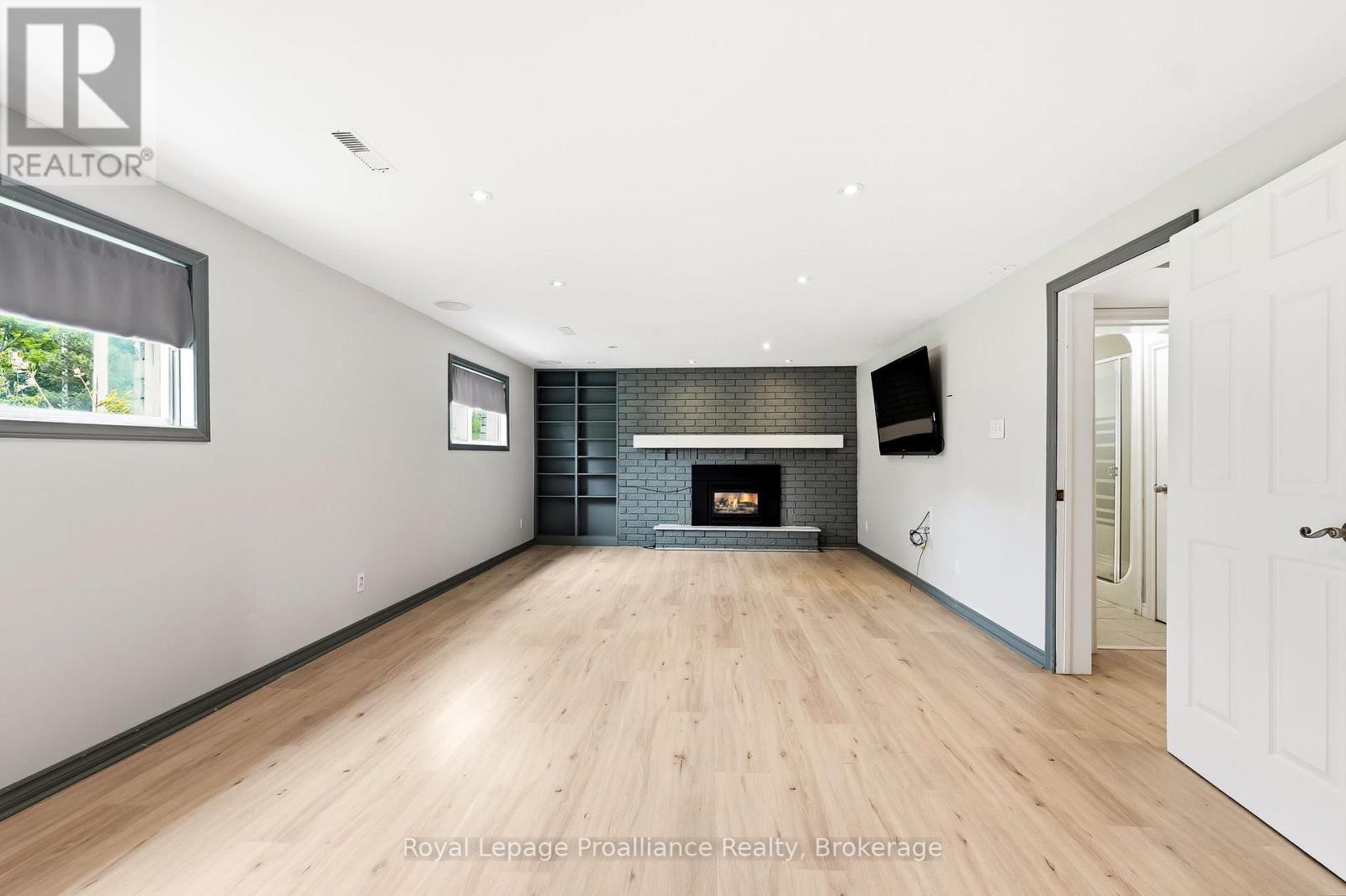158 ONTARIO STREET - Image 35