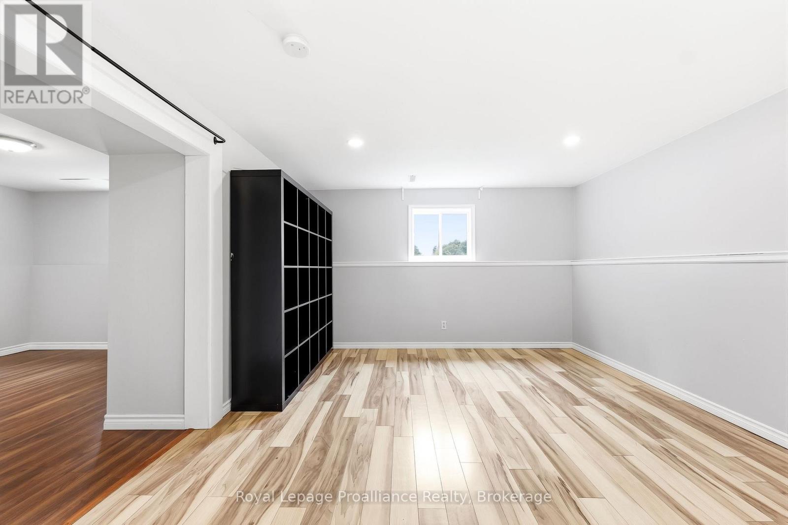 158 ONTARIO STREET - Image 36