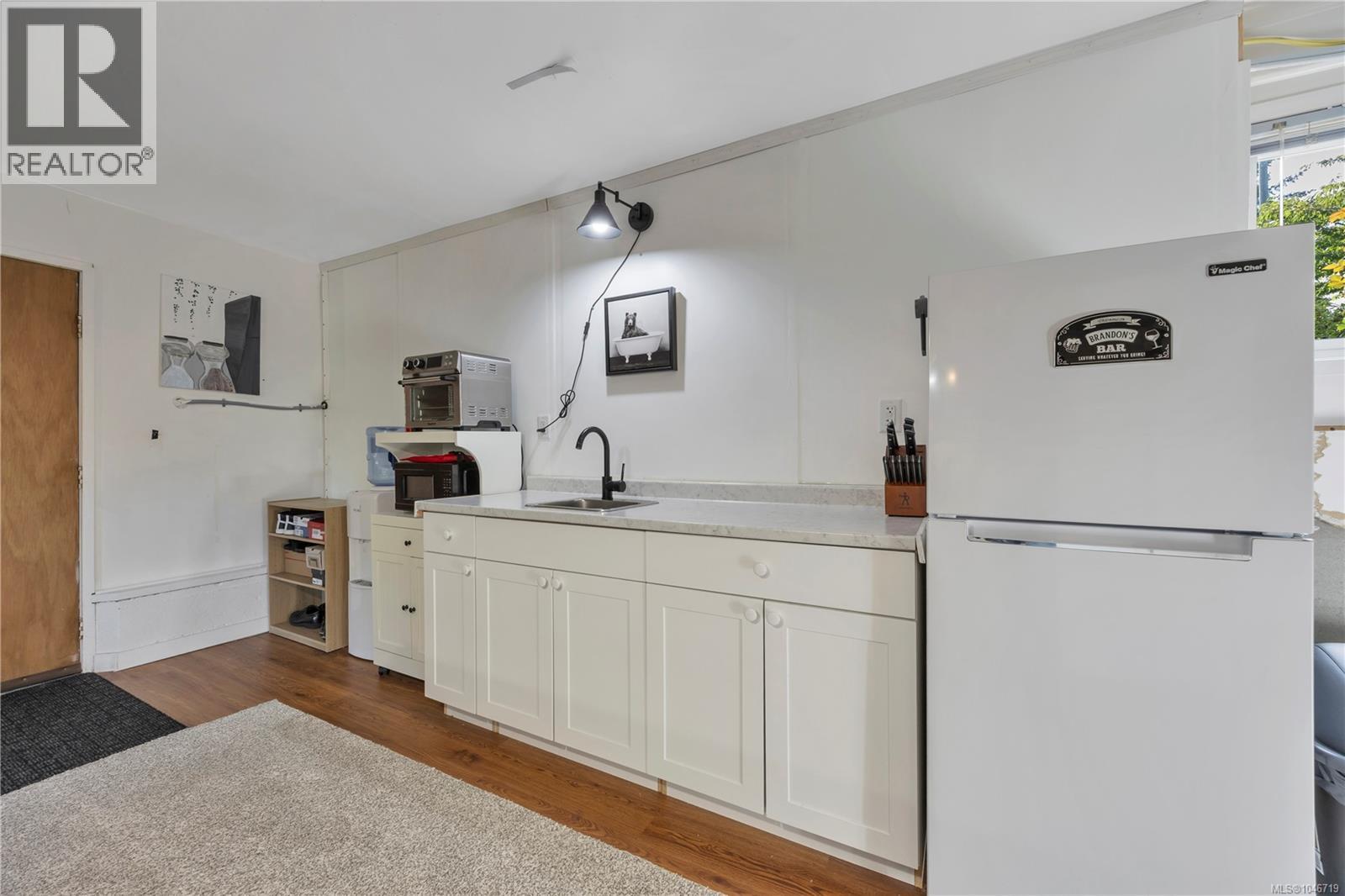 195 Adams Ave - Image 32