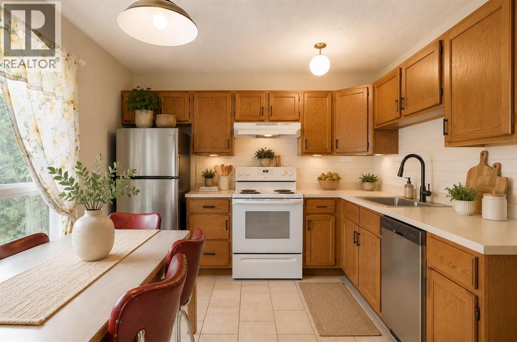 864 Queensland Drive Southeast - Photo 9