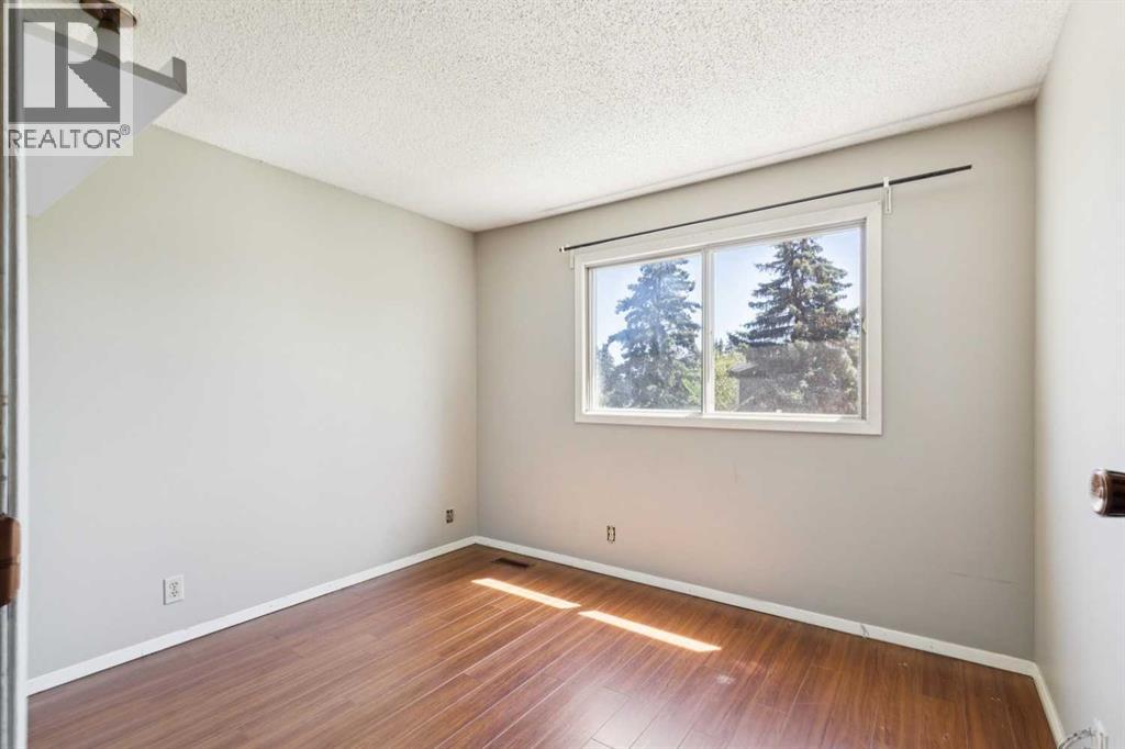 864 Queensland Drive Southeast - Photo 18