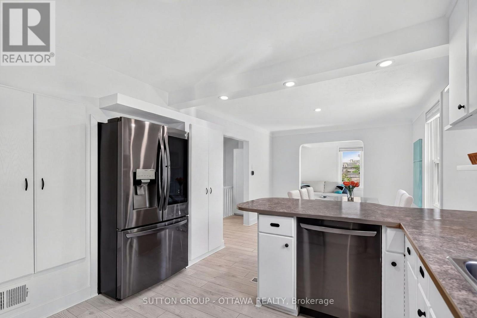 38 MELROSE AVENUE - 17