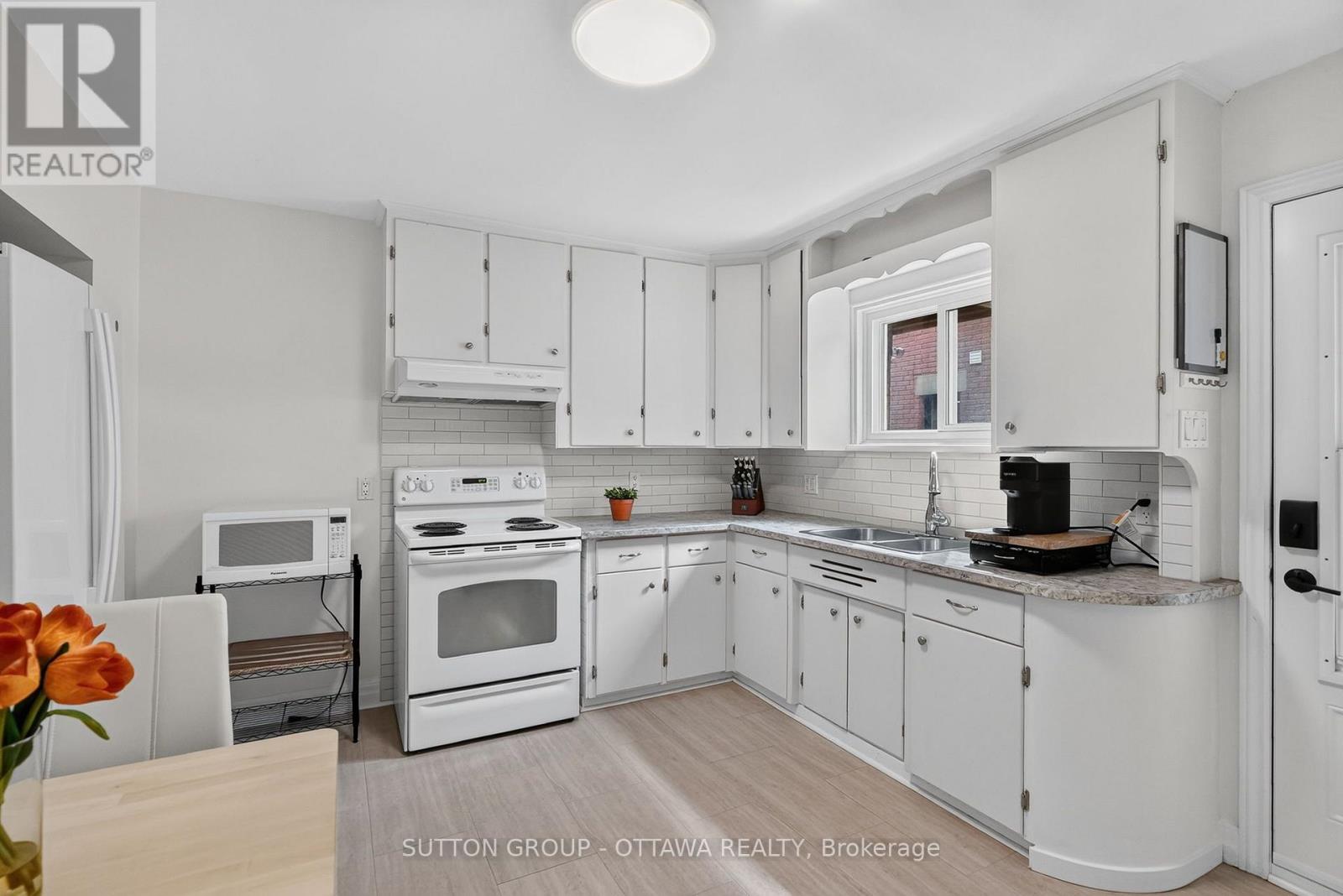 38 MELROSE AVENUE - 5