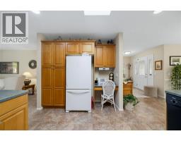 Kitchen - 2866 Hilltop Road, Blind Bay, BC V0E2W0 Photo 13