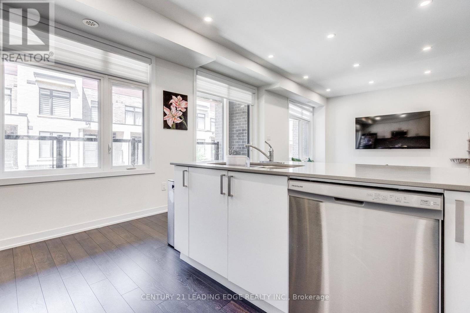 #805 1865 PICKERING PARKWAY - 19