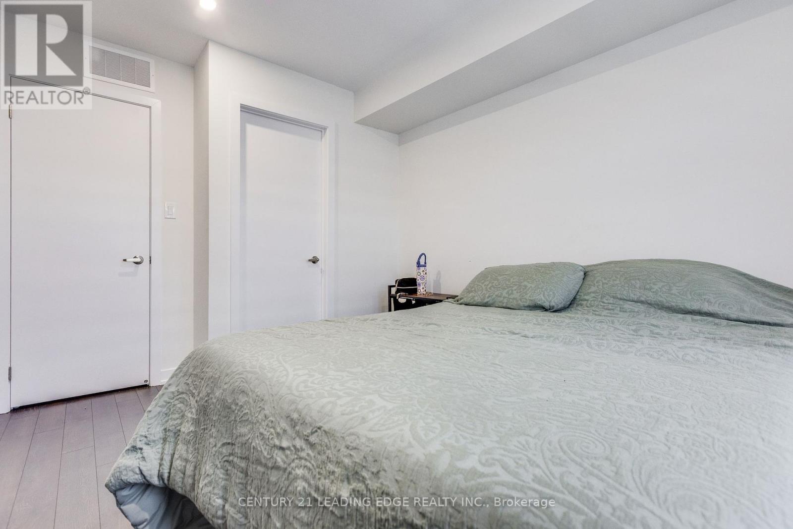 #805 1865 PICKERING PARKWAY - 27