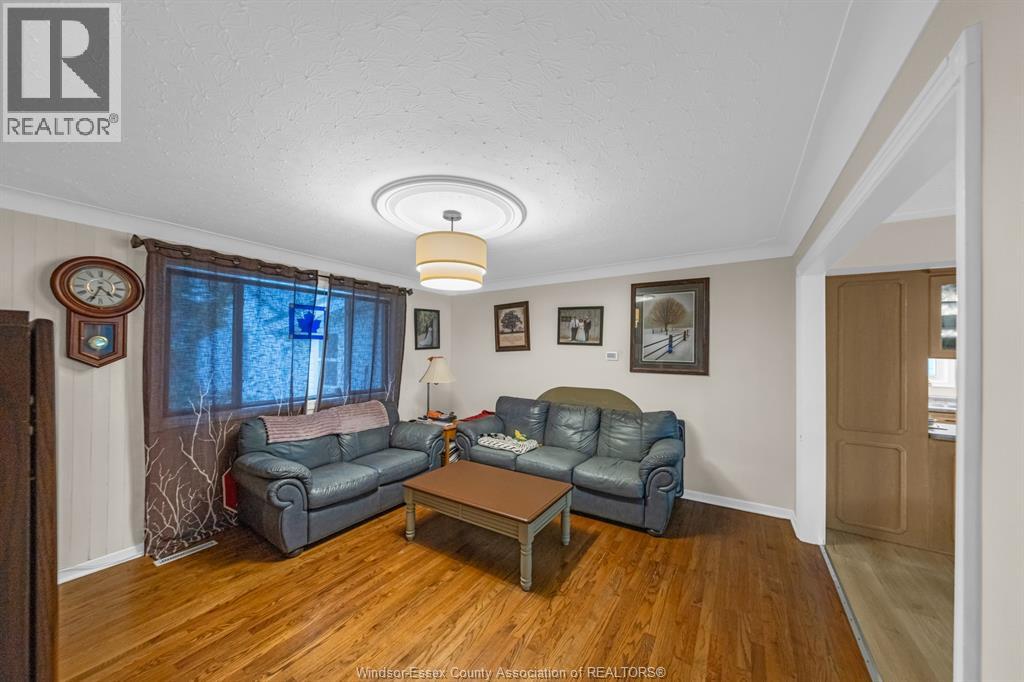 7 CHURCHILL AVENUE - 16