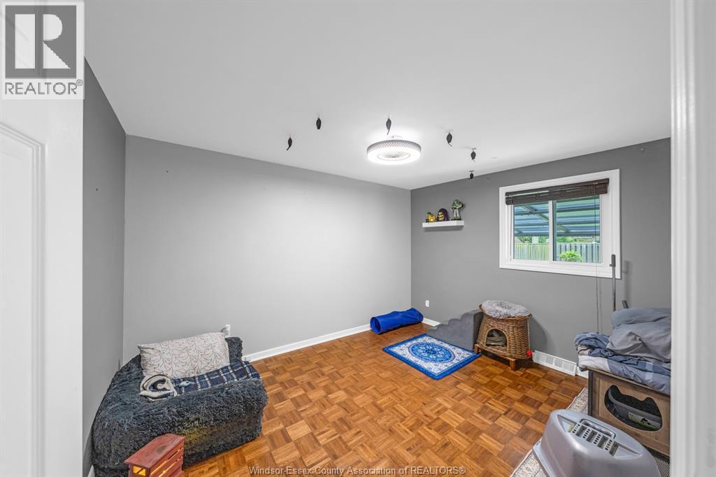 7 CHURCHILL AVENUE - 24
