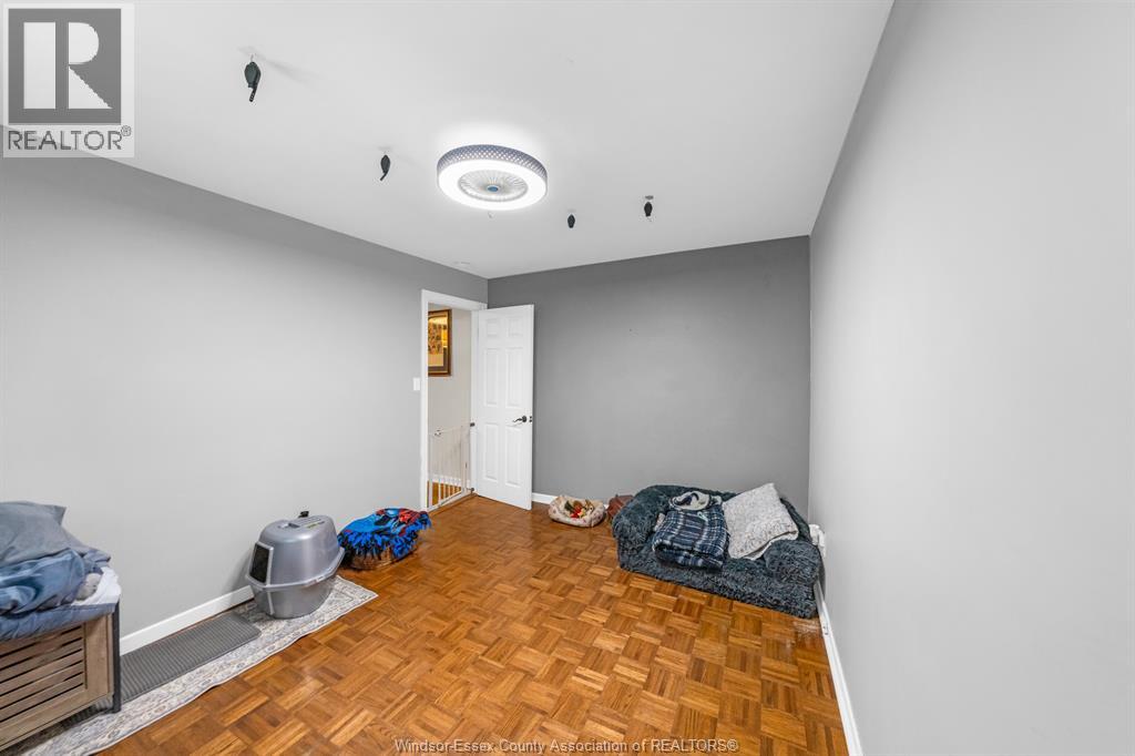 7 CHURCHILL AVENUE - 25