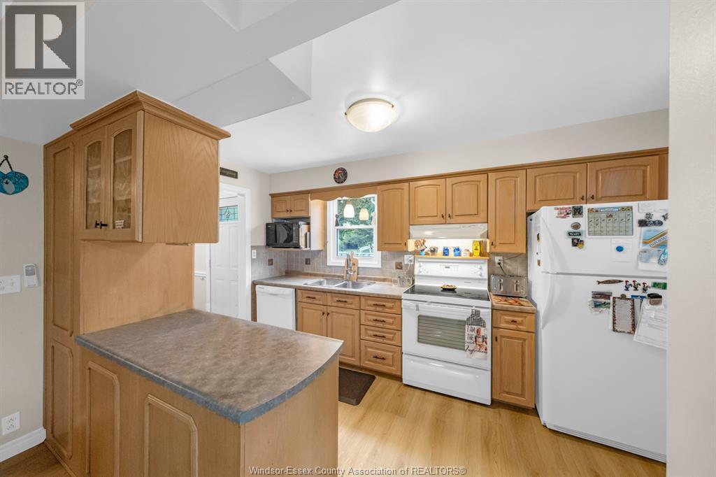 7 CHURCHILL AVENUE - 26