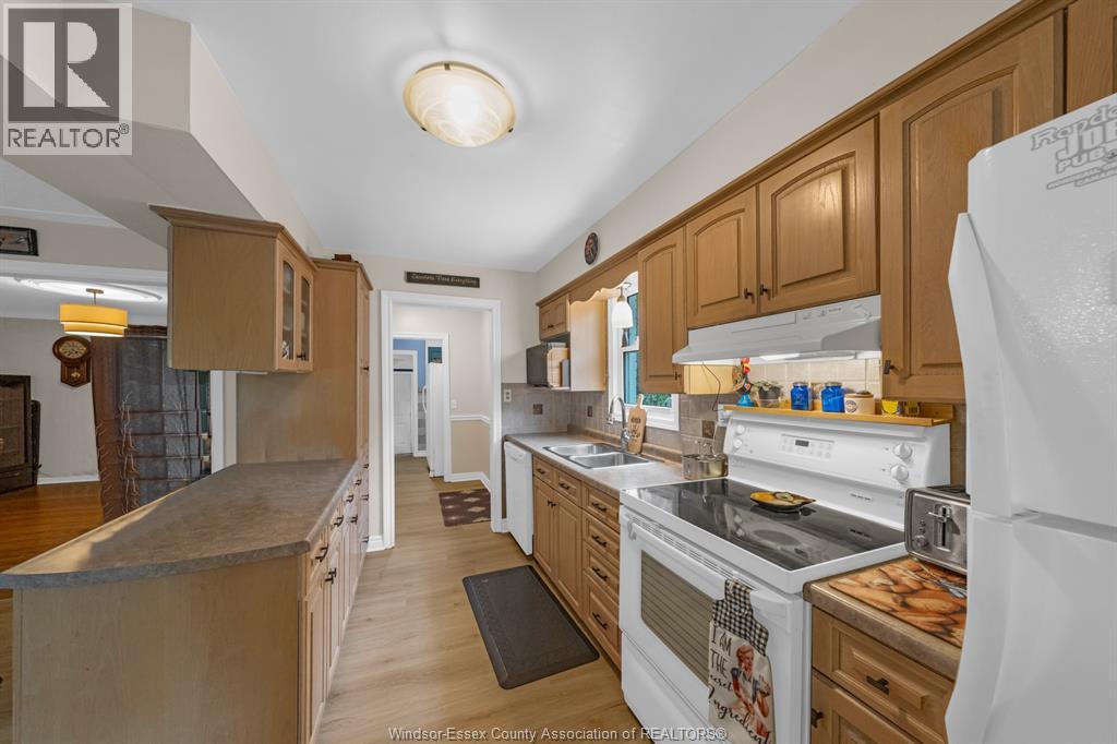 7 CHURCHILL AVENUE - 27
