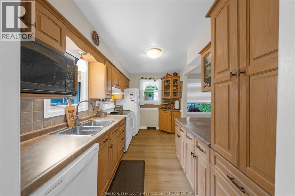 7 CHURCHILL AVENUE - 28