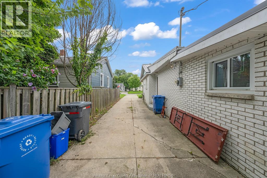 7 CHURCHILL AVENUE - 6
