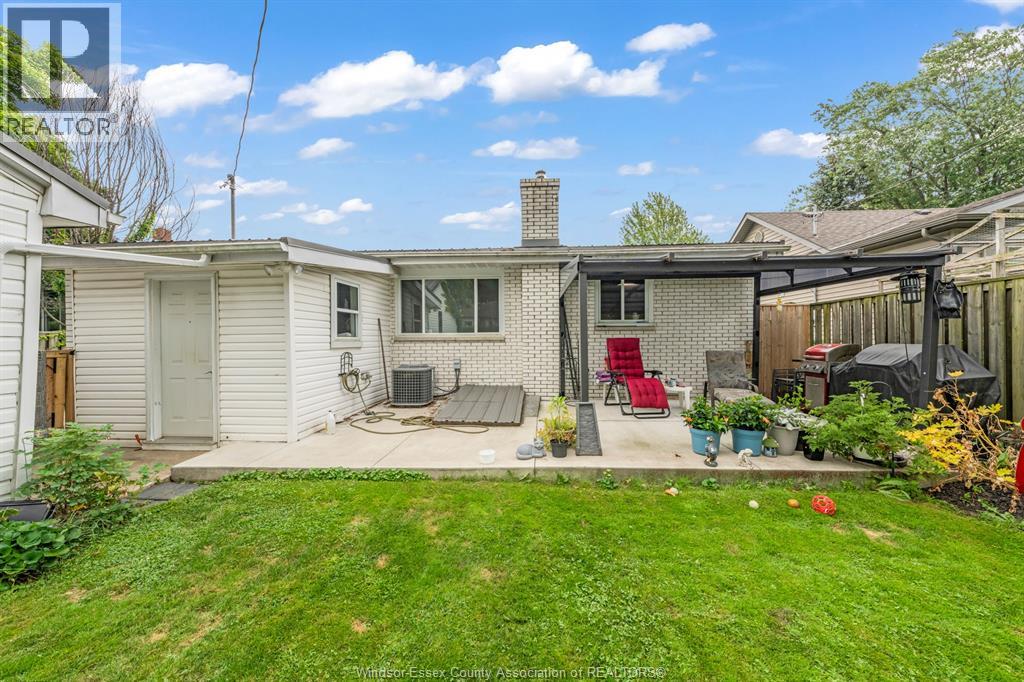 7 CHURCHILL AVENUE - 7