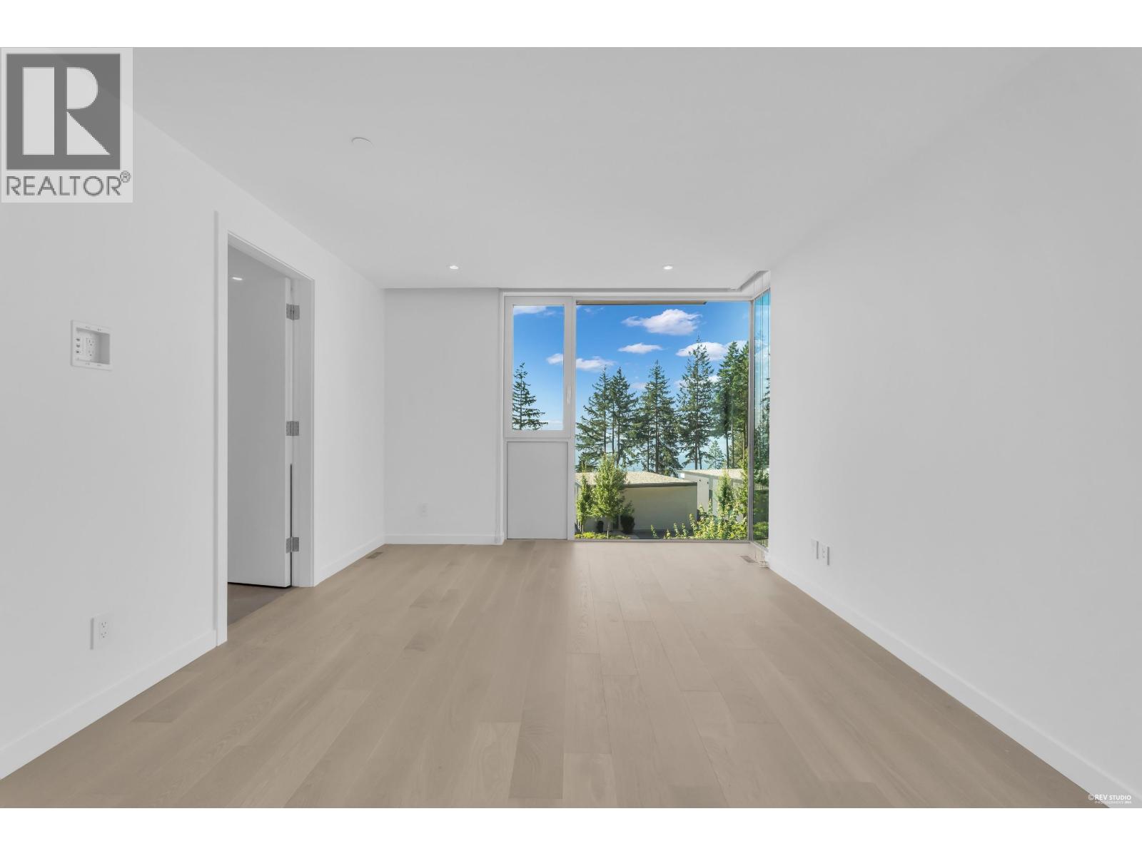 3317 CHIPPENDALE ROAD, West Vancouver
