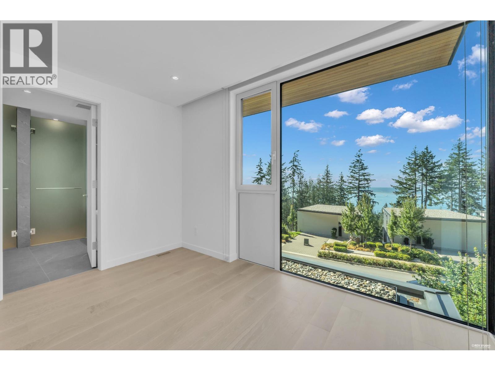 3317 CHIPPENDALE ROAD, West Vancouver