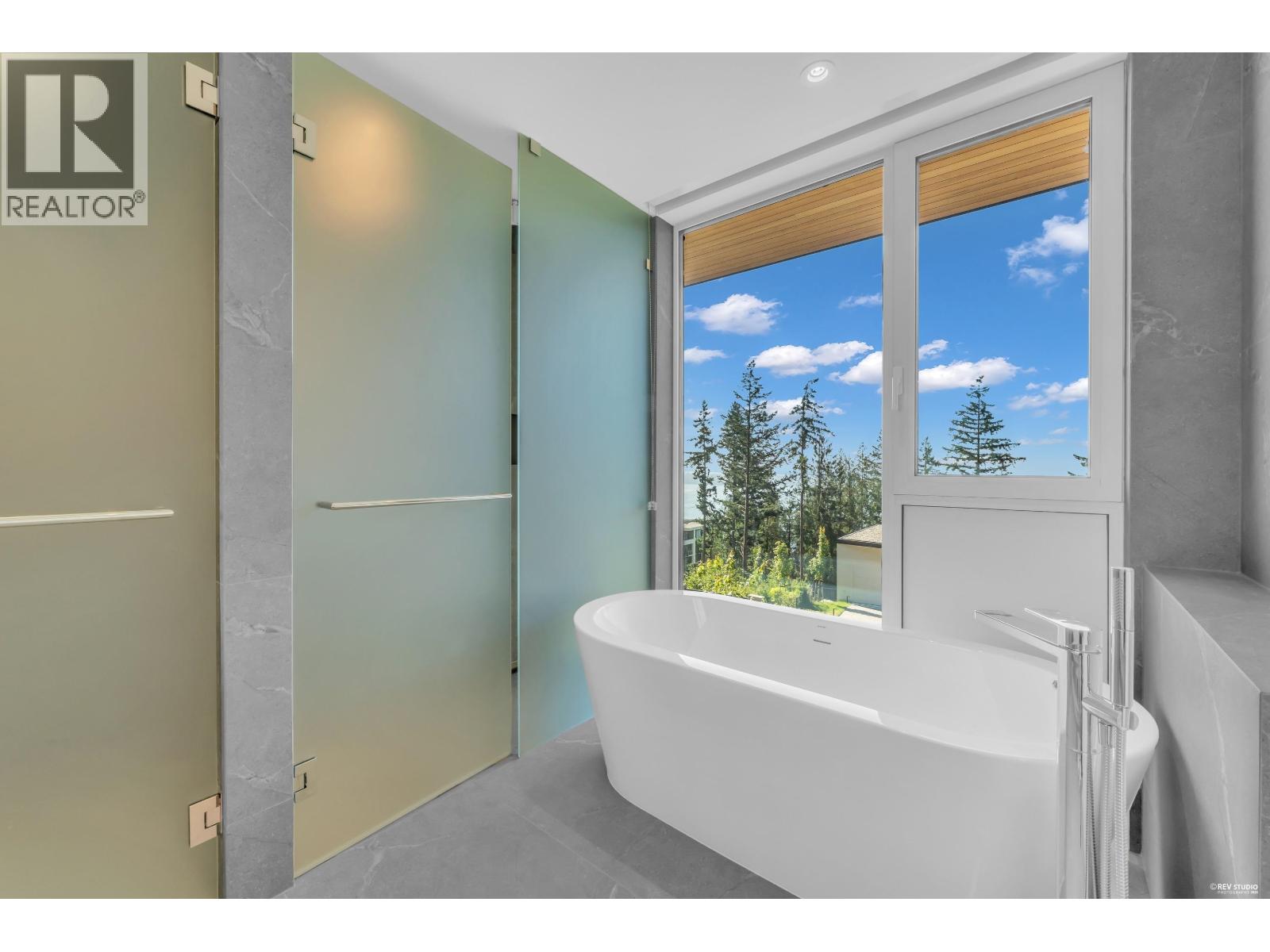 3317 CHIPPENDALE ROAD, West Vancouver