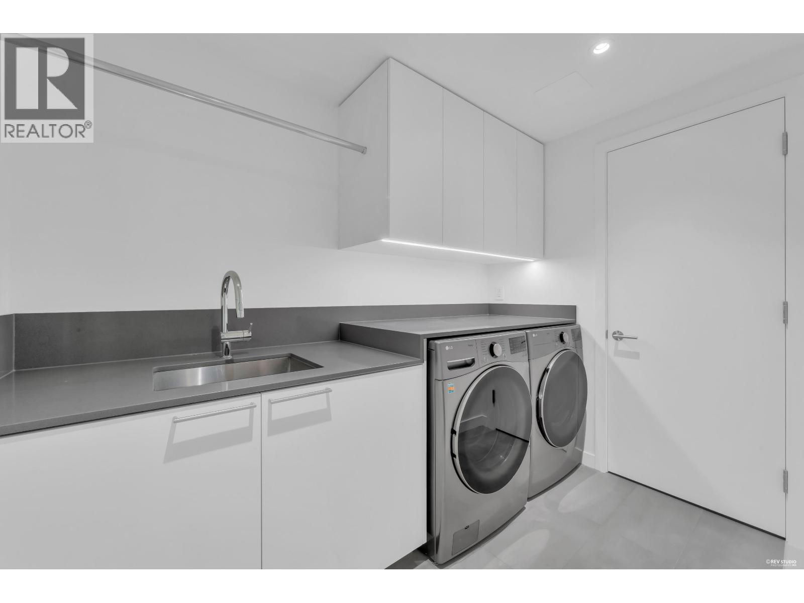 3317 CHIPPENDALE ROAD, West Vancouver