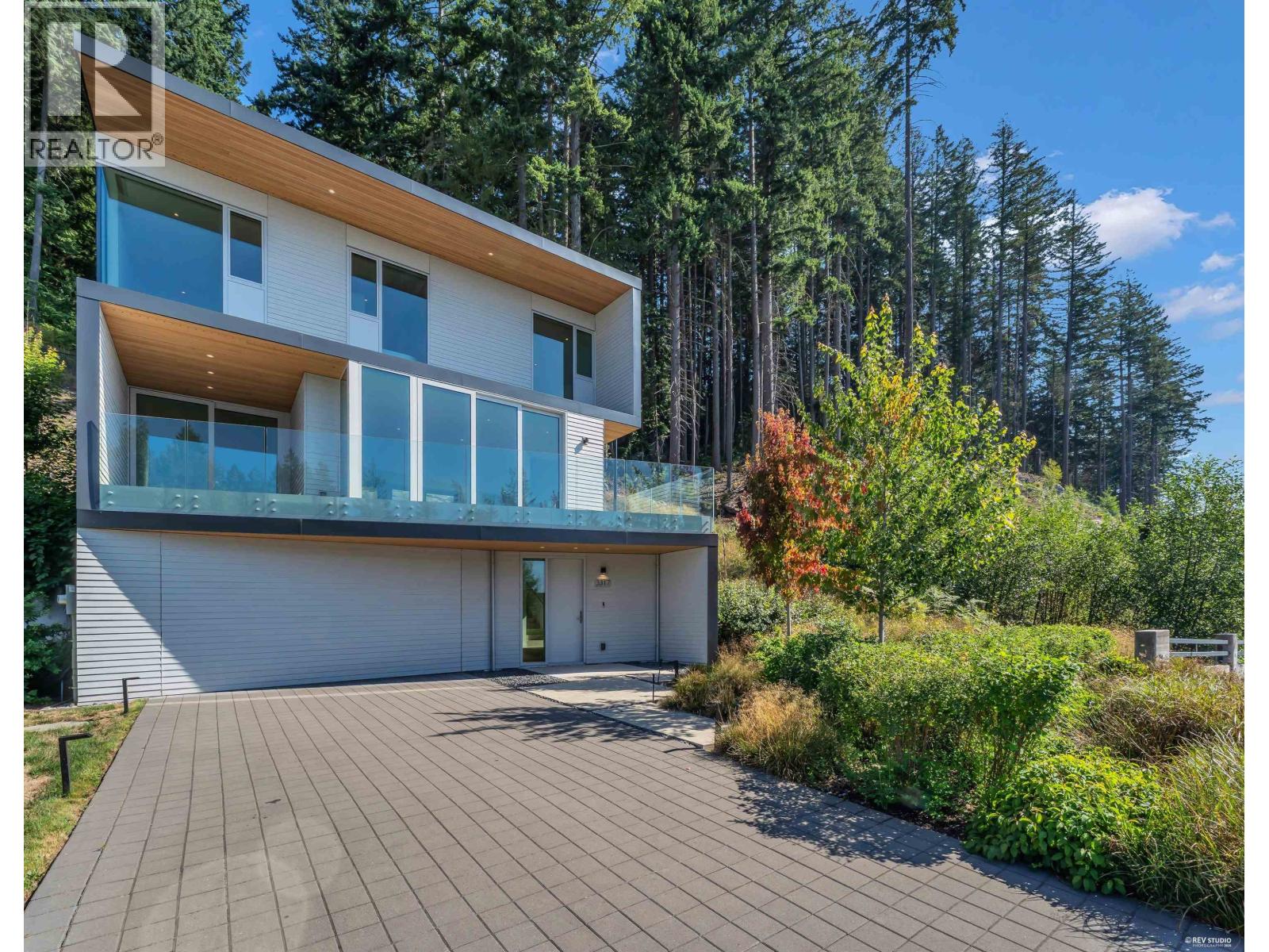 3317 CHIPPENDALE ROAD, West Vancouver