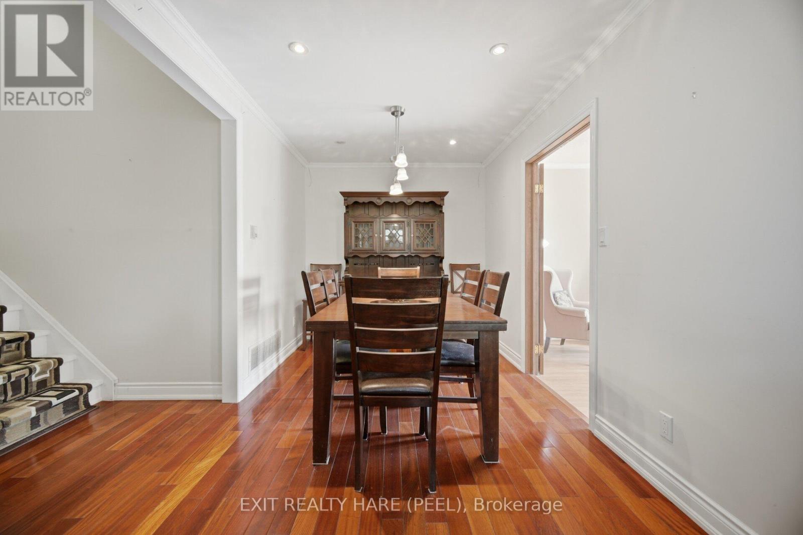 30 THORSBY COURT - 11