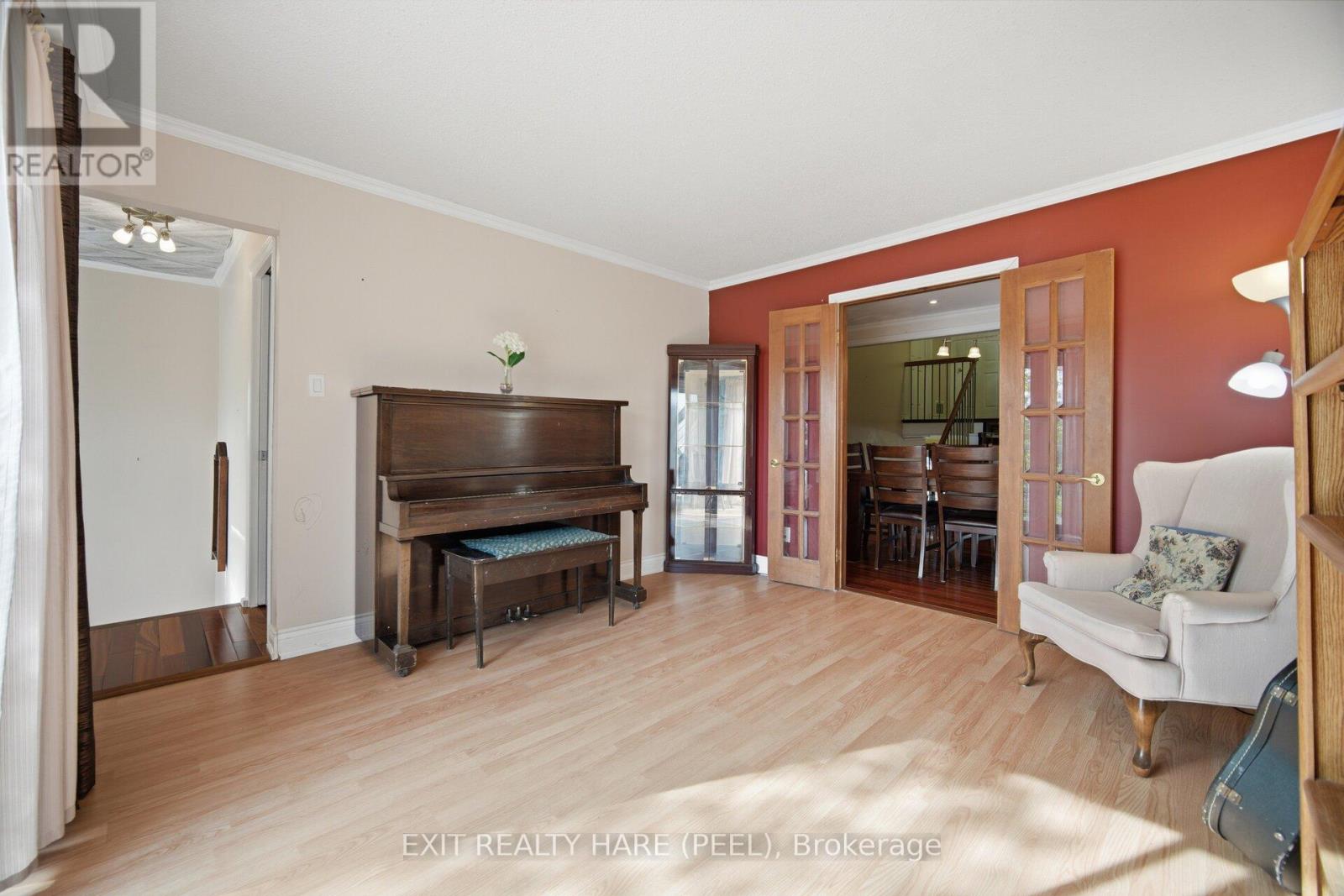 30 THORSBY COURT - 13