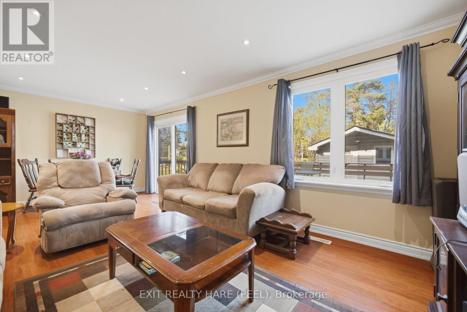 30 THORSBY COURT - 17