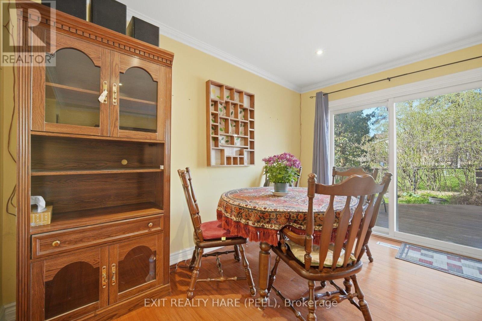 30 THORSBY COURT - 18