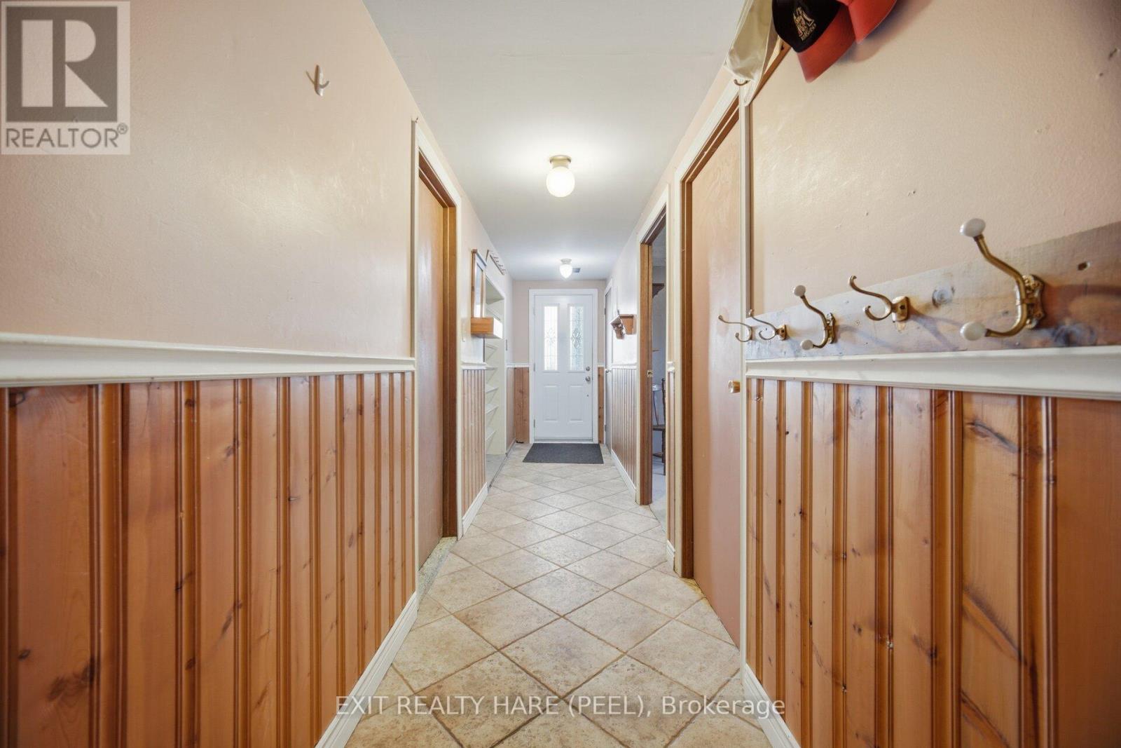 30 THORSBY COURT - 32