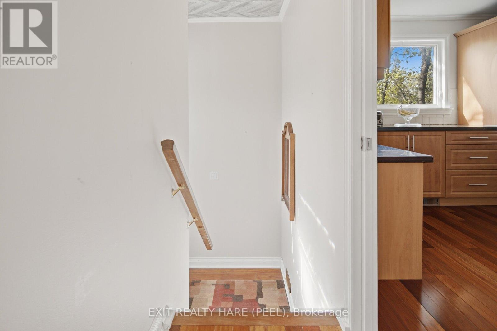 30 THORSBY COURT - 5