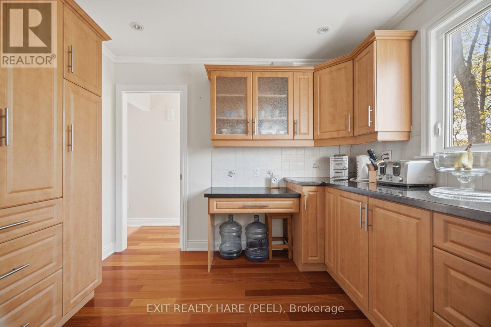 30 THORSBY COURT - 7