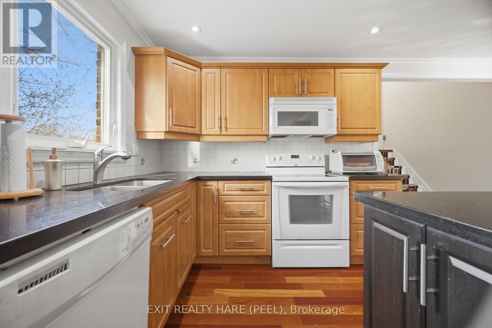 30 THORSBY COURT - 9