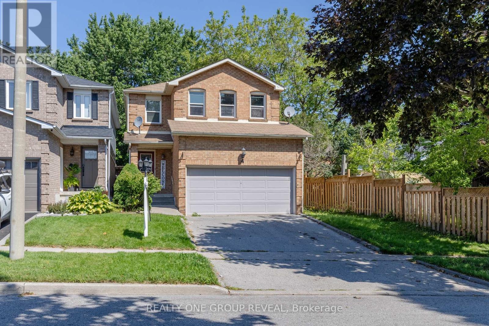 4 STANFORD CRESCENT - 2