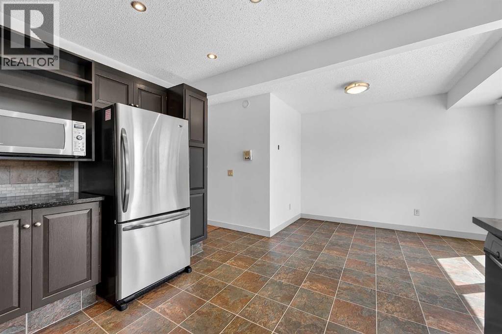 #1 185 Woodridge Drive SW - 24